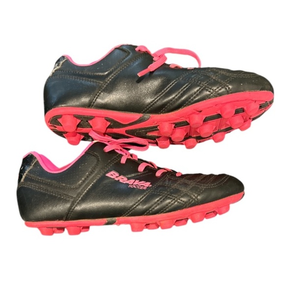 Brava Black and Pink Girl's Soccer Cleats Preowned in great condition, size‎ 1. - Picture 3 of 7